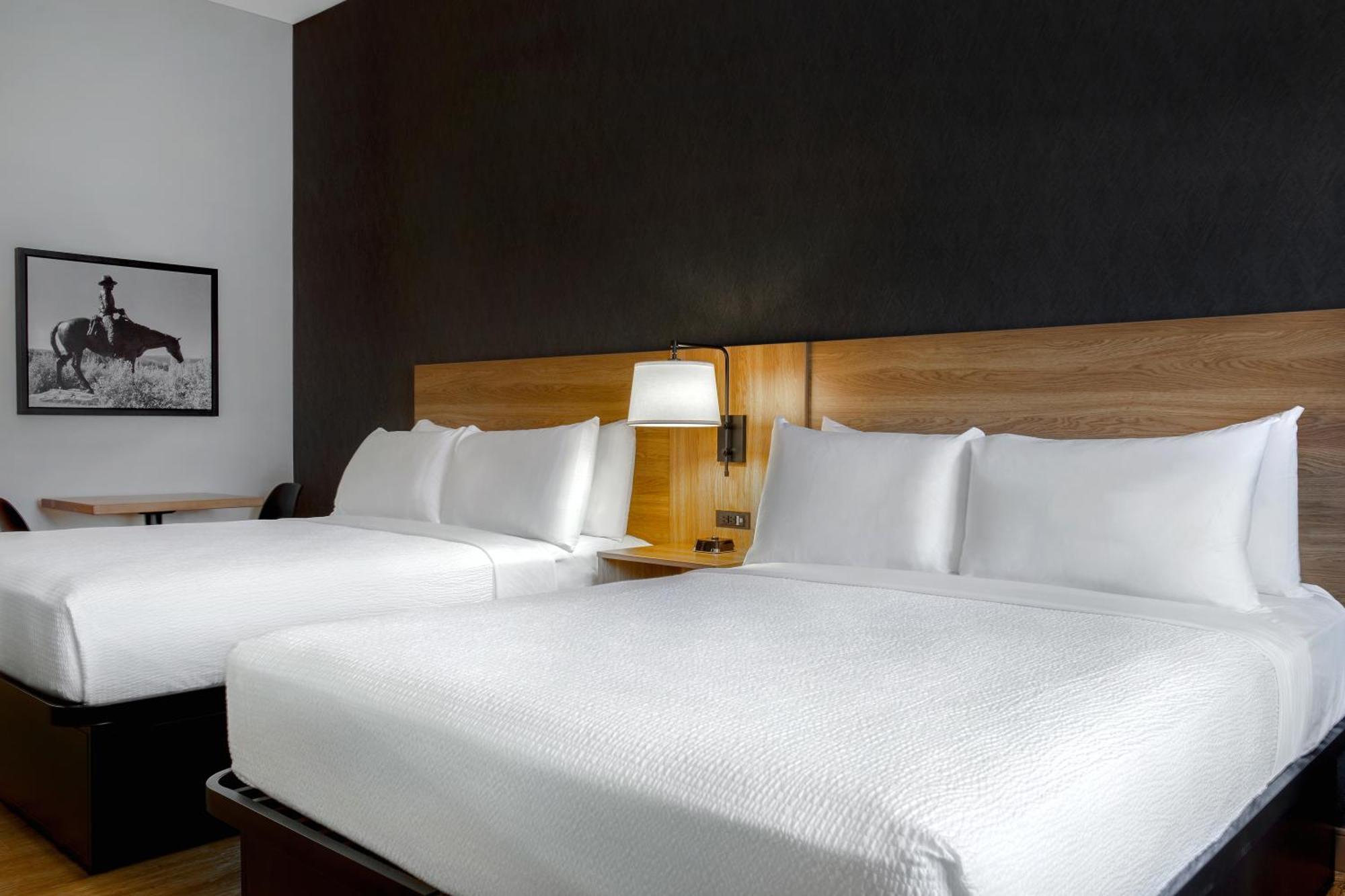 Hotel Ramada By Wyndham Cochrane Exteriér fotografie